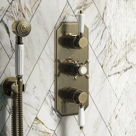 Chatsworth 1928 Antique Brass Traditional Shower with Concealed Valve, 8" Head + Handset 5 Chatsworth 1928 Antique Brass Traditional Shower with Concealed Valve, 8" Head + Handset - Image 3